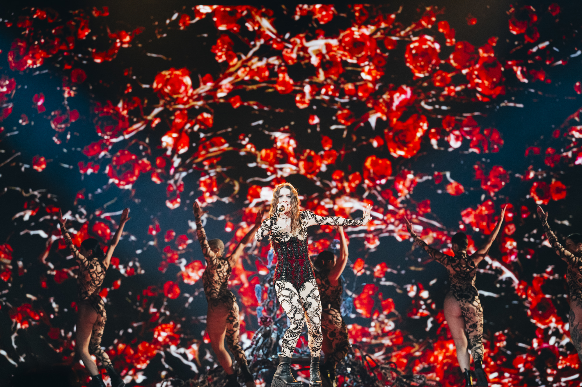 Angelina Mango mentre prova La noia durante la sua prima prova a Eurovision Song Contest 2024 alla Malmö Arena foto di Corinne Cumming / EBU