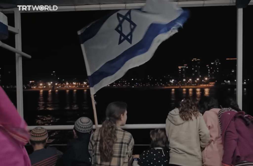 Clip tratta da "Holy Redemption: Stealing Palestinian Land”, prodotto TNT World