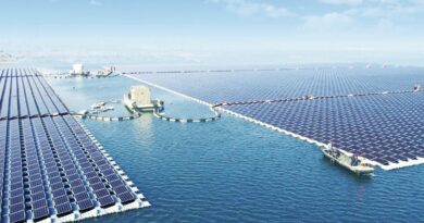 Oceani solari Fonte: https://fontidienergiarinnovabile.it/wp-content/uploads/2020/11/floating-solar-power-plant-fotovoltaico-galleggiante-it-000.jpg